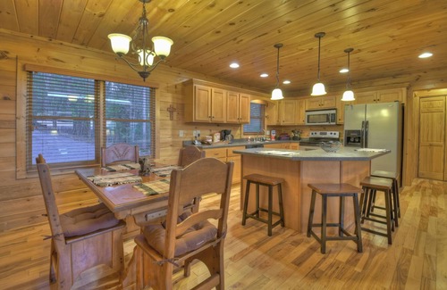 Mineral Bluff Cabin | Sweet Seclusion - Ask About Free Attraction Tickets!
