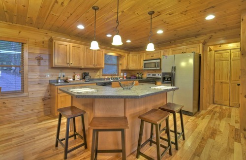 Mineral Bluff Cabin | Sweet Seclusion - Ask About Free Attraction Tickets!
