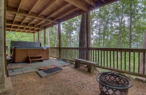 Morganton Cabin | Sweet Seclusion by Escape to Blue Ridge