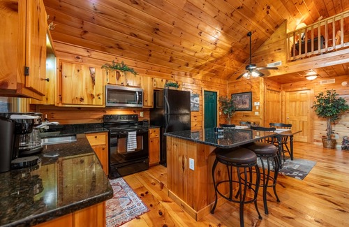 Murphy Cabin | Sweet Serenity Cabin located in the BEAUTIFUL Blue Ridge Mountains
