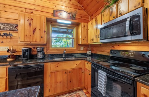 Murphy Cabin | Sweet Serenity Cabin located in the BEAUTIFUL Blue Ridge Mountains