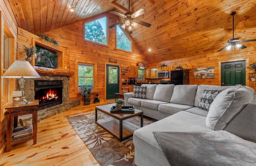 Murphy Cabin | Sweet Serenity Cabin located in the BEAUTIFUL Blue Ridge Mountains