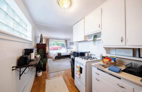 Urbana House | Sweet Studio Apt, Cozy, Convenient, Near UIUC