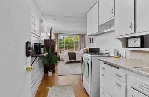 Urbana House | Sweet Studio Apt, Cozy, Convenient, Near UIUC