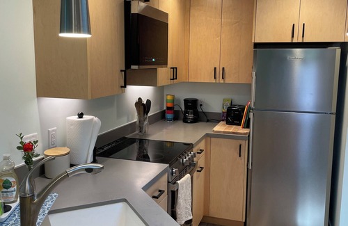 San Luis Obispo Apartment | Sweet Studio, Private Patio. Close to park, disc golf, tennis, etc. 30 day min.