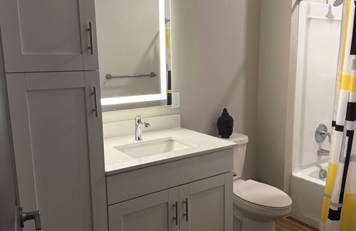 Lake St Louis Apartment | Sweet, Suburban Stay ; Peaceful, Safe and Furnished