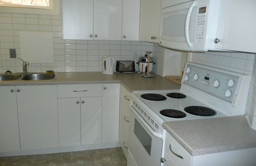 Saanich East House | Sweet Suite Near A nice Sandy Beach