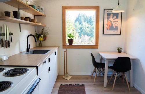 Salt Spring Island Bed & Breakfast | Sweet Valley Sky guest house - cozy rustic cabin with beautiful modern touches