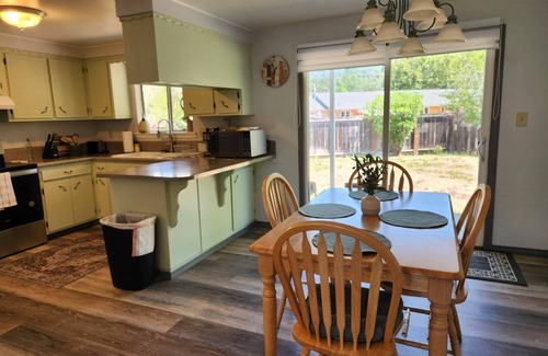 Grants Pass House | Sweet Valley Home in Heart of Grants Pass