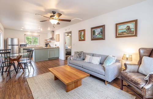 Oakhurst House | Sweet Yosemite Cottage Near the Park Entrance and Bass Lake