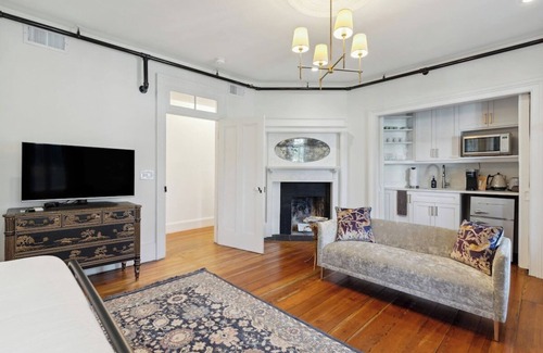 Cannonborough Elliotborough Apartment | Sweetgrass House | 1BR in Downtown Charleston!