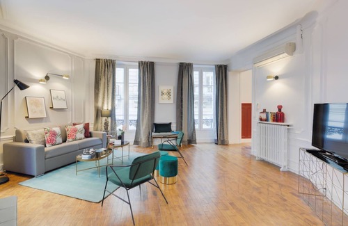 8th Arrondissement Apartment | Sweett | Boetie V - Studio Apartment, Sleeps 10