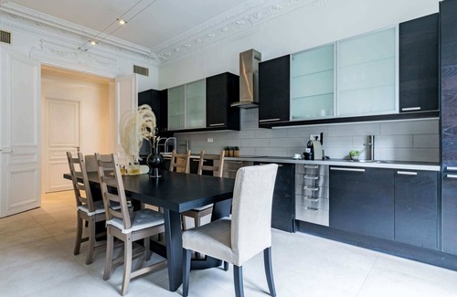 Champs-Elysees Apartment | Sweett | Cerisoles E