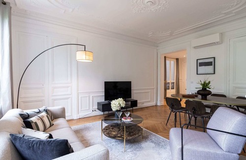 Faubourg-du-Roule Apartment | Sweett | Wagram Suite II