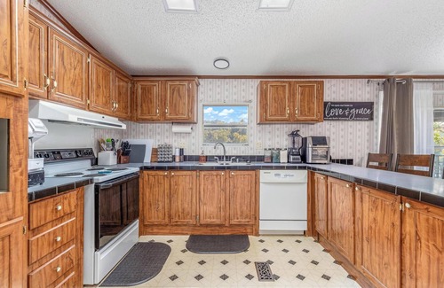 Dennis House | Sweetwater Hollow Getaway. Beautiful Lake front property.