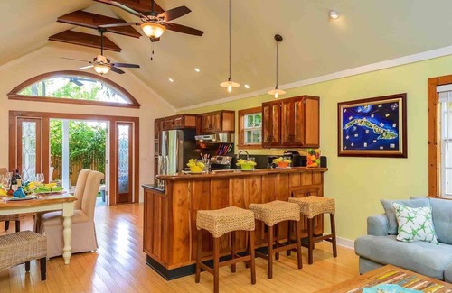 Old Town House | *SWEPT AWAY @ OLD TOWN* Dreamy Private Home & Pool + LAST KEY SERVICES.