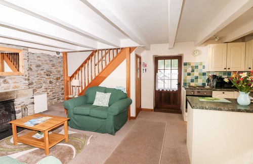 St. Martin Cottage | SWIFT COTTAGE, family friendly, with open fire in Mawgan-In-Meneage