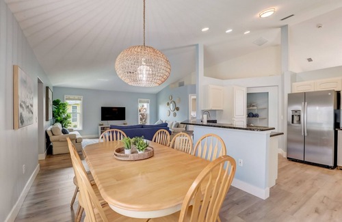 Broadmoor House | Swim All Winter: South-Facing Heated Pool & Luxe Family Escape!