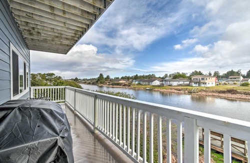 Ocean Shores Apartment | Swim, Hike and Fish Canalfront Gem in Ocean Shores