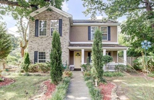 East Side House | Swim-Spa, 75" TV 4Movie Nights, Close2Downtown/Walk2 Restaurants/Shops, Sleeps16