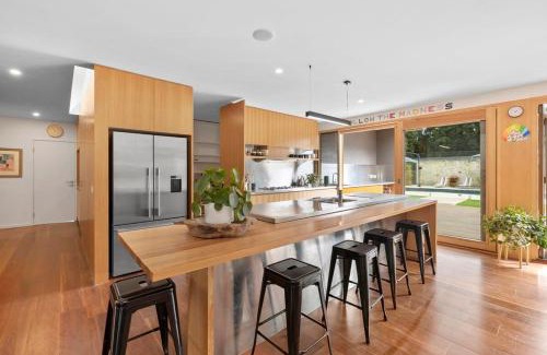 Torquay House | Swim spa and play tennis at Relaxing family retreat