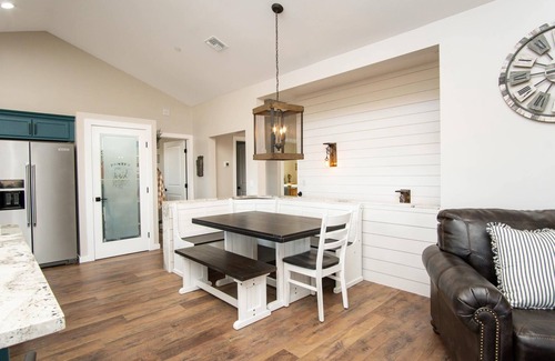 Cottonwood House | Swim & Stay at Old Town Overlook Across from Merkin Vineyards