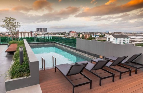Mueang Samut Prakan District Apartment | swimming pool and gym , near BTS PuChao,bkbloft3 - Tambon Thepharak