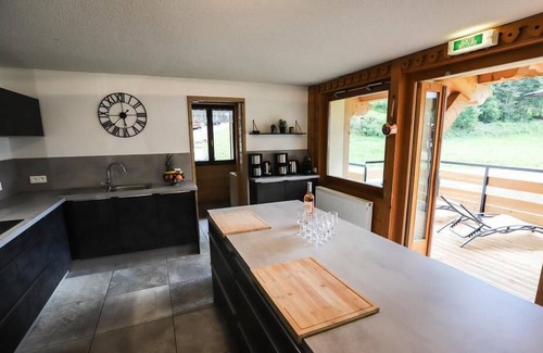 Chatel Apartment | Swimming pool, sauna, terrace, balcony, parking, 300m², Châtel