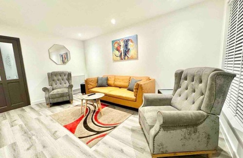 Swindon House | Swindon 3 Bedroom house to relax and enjoy