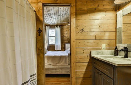 Young Harris House | Swing by Ivylog Creek!
