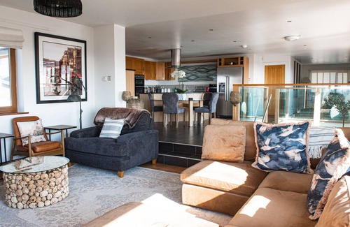 Rhosneigr House | SWYN LLYR, pet friendly, luxury holiday cottage in Rhosneigr