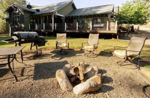 Three Rivers House | Sycamore Forest Retreat