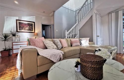 Miranda House | Sydney Meets Miranda, Comfy 4 Bedrooms Corner House