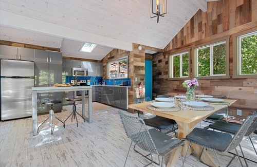 Guerneville Cabin | Sydney's Retreat: Stylish & Captivating Treetop Paradise! HtTb/Pup/WiFi