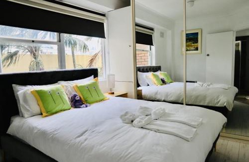 McMahons Point Apartment | Sydney Stage - Opera House & Harbour Bridge from Your Window