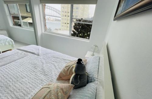 McMahons Point Apartment | Sydney Stage - Opera House & Harbour Bridge from Your Window