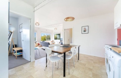 Goolwa Beach House | Syd’s Place - A 70s retro beach house, Free WIFI