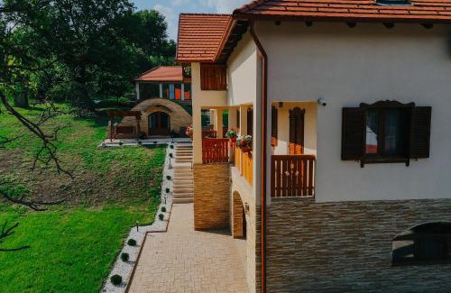 Neaua House | Szénafű