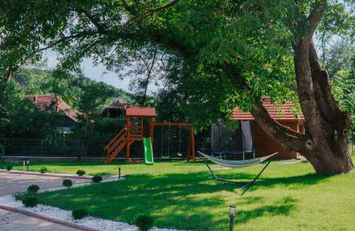 Neaua House | Szénafű