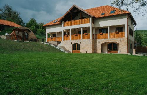 Neaua House | Szénafű