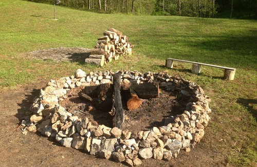 Tellico Plains Cabin | T Lea Farm: Your serene Luxury *73-Acre Vacation Retreat great for bikers too!