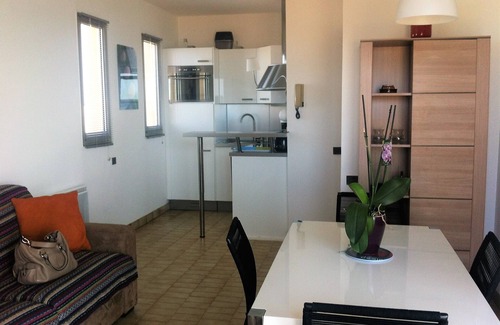 Palavas-les-Flots Apartment | T2 apartment on beach, first line sea - standing- prox. Montpellier