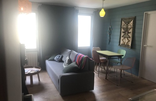 Bordeaux Sud Apartment | T2 apartment with vintage Gare decor
