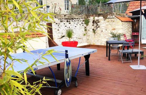 Azay-le-Rideau Apartment | T2 avec terrasse, table de Ping-pong, parking privé au centre d'Azay