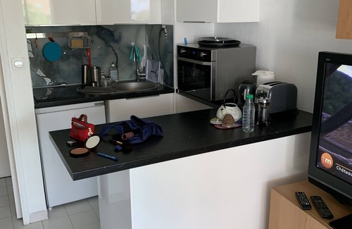 Saint-Cyr-sur-Mer Apartment | T2 Bord de mer Résidence Privée Parking , Grand Jardin .plage 6mns à Pied