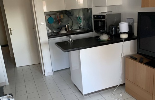 Saint-Cyr-sur-Mer Apartment | T2 Bord de mer Résidence Privée Parking , Grand Jardin .plage 6mns à Pied