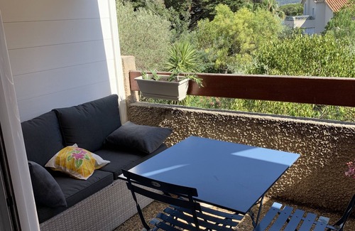Saint-Cyr-sur-Mer Apartment | T2 Bord de mer Résidence Privée Parking , Grand Jardin .plage 6mns à Pied