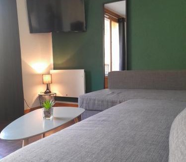 Besse-et-Saint-Anastaise Apartment | T2 confortable - Piscine chauffée - Super Besse