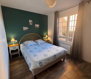 Six-Fours-les-Plages Apartment | T2 cosy avec terrasse - proche plage & Sanary