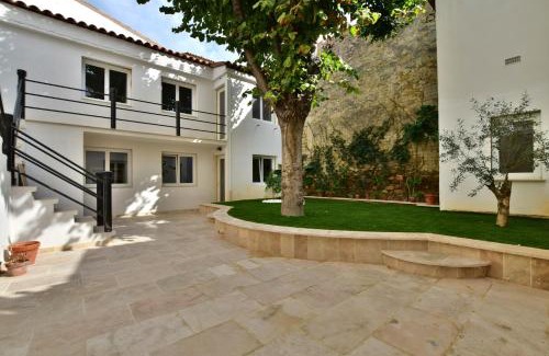 Meze Apartment | T2 en RDC climatisé à 50m de la plage et du port